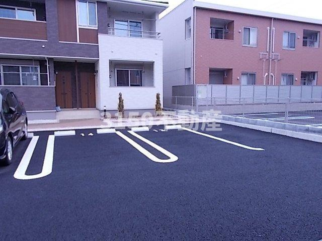 テスラ　Ｂの駐車場|駐車スペースもあります