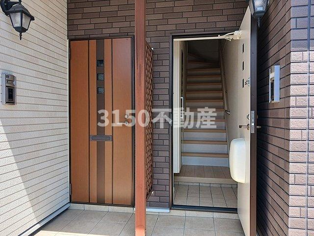 テスラ　Ｂの玄関|収納もある玄関です