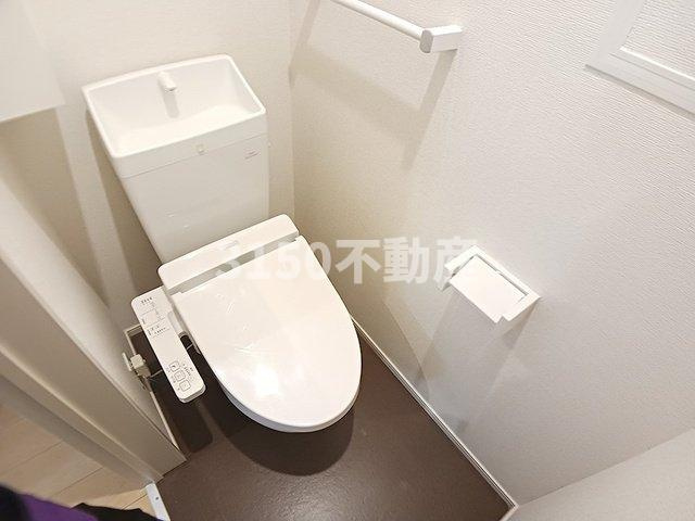 テスラ　Ｂのトイレ|落ち着いた色調のトイレです