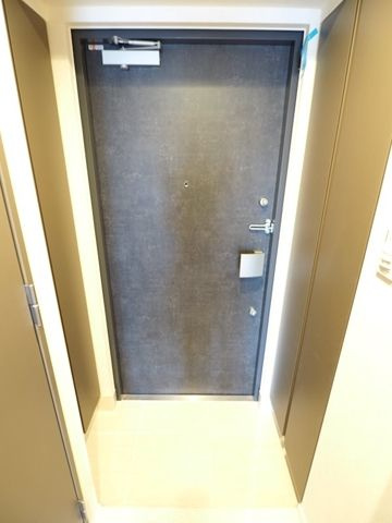 ドゥーエ日暮里の玄関