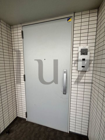 リストレジデンス鶴見エアリーコートの玄関