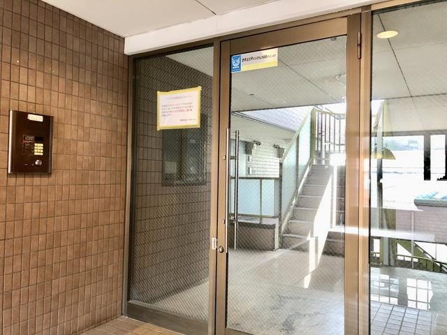 川崎市多摩区栗谷３丁目の賃貸マンションのエントランス