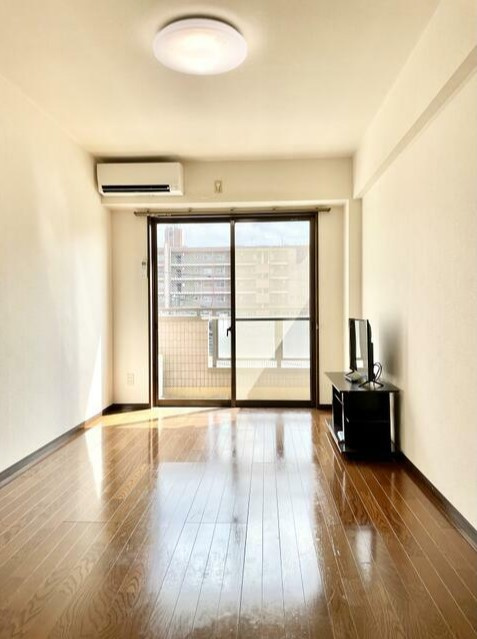 川崎市多摩区栗谷３丁目の賃貸マンションの居間・リビング