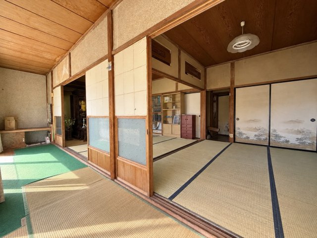 1000坪超の圧倒的スケール。インター近く。大型倉庫×田園風景に囲まれた家の内装