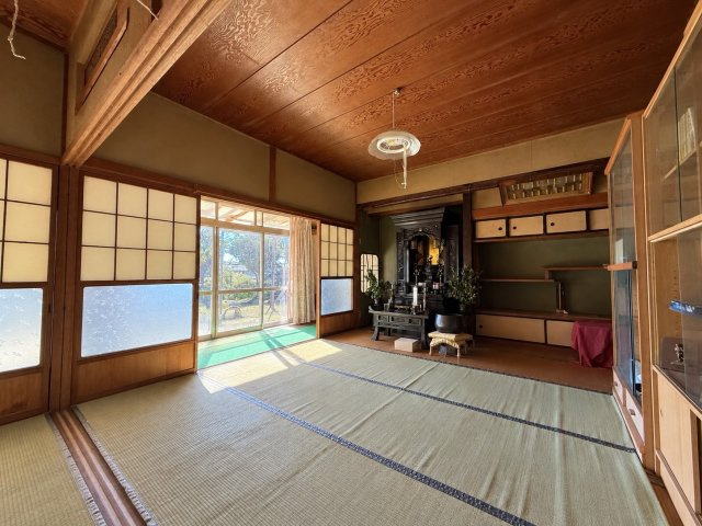 1000坪超の圧倒的スケール。インター近く。大型倉庫×田園風景に囲まれた家の和室
