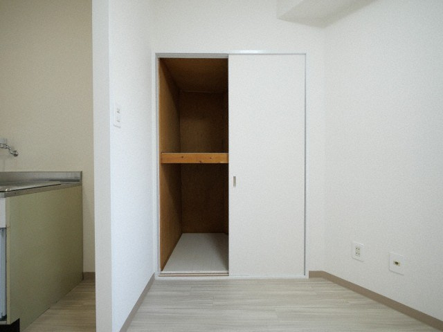 サンプラザ京橋の収納|イメージとして同建物の他号室を表示しています（間取り図が正）