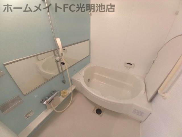 シャーメゾン深井の浴室