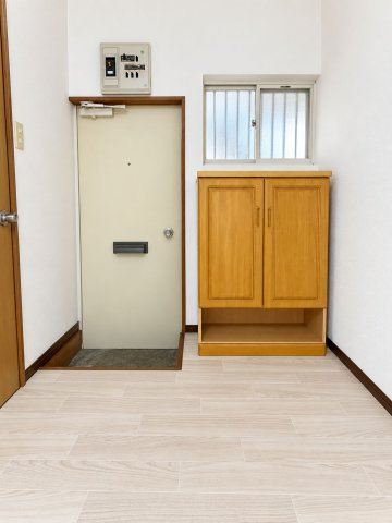 ファミリーハイツ津福の玄関