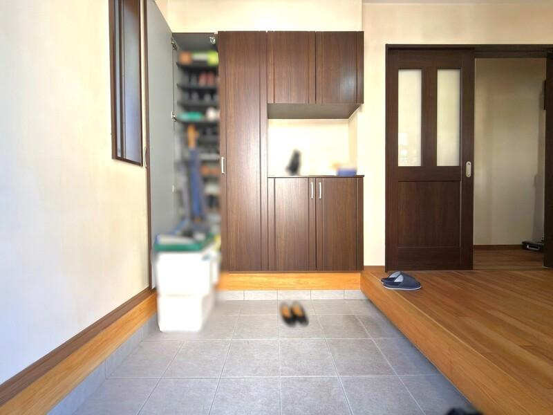 高知市北本町４丁目　中古戸建ての玄関