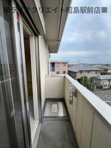 BLESS昭島A棟のバルコニー