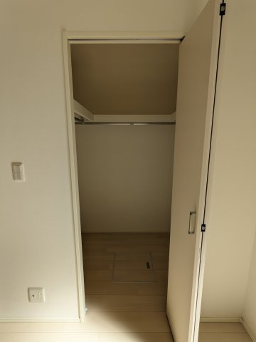 ヴィラ黒川の収納|103号室クローゼット