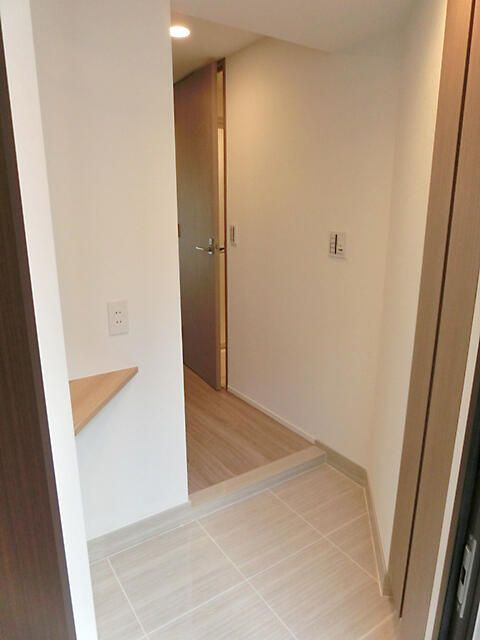 市谷仲之町ビューアパートメントの玄関