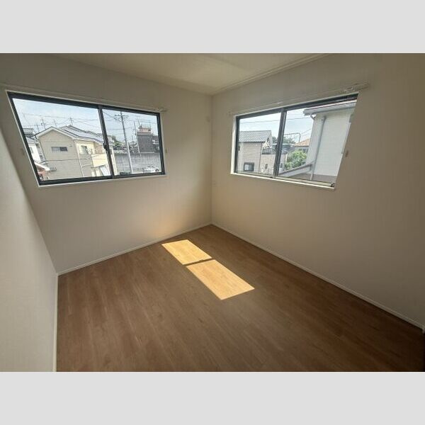 Land court 成岩駅 Aの洋室