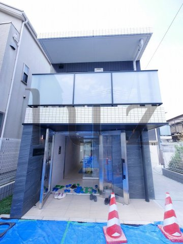 フロンティアタップ横浜大口の外観