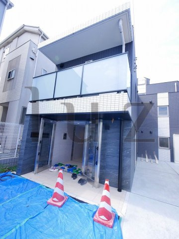 フロンティアタップ横浜大口の外観