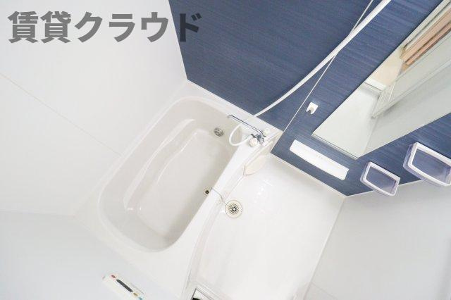 レイングレースⅠの浴室|アクセントパネルがシックで落ち着いた雰囲気の浴室です！
