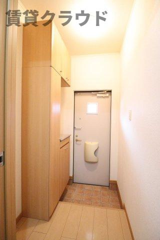 レイングレースⅠの玄関|シューズボックス付きで靴もスッキリ収納！