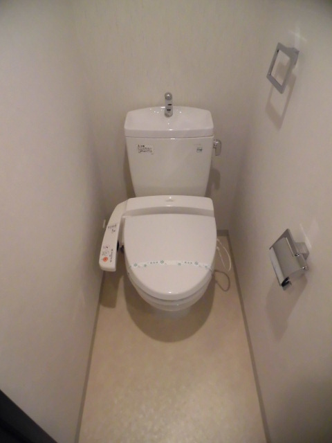 大阪市中央区松屋町住吉の賃貸マンションのトイレ