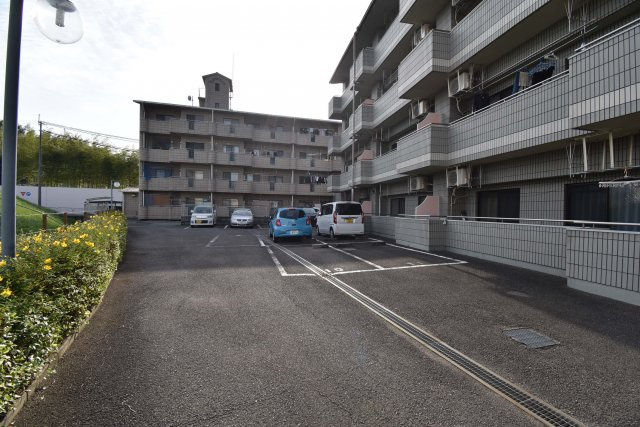 メロディタカノの駐車場|敷地内駐車場