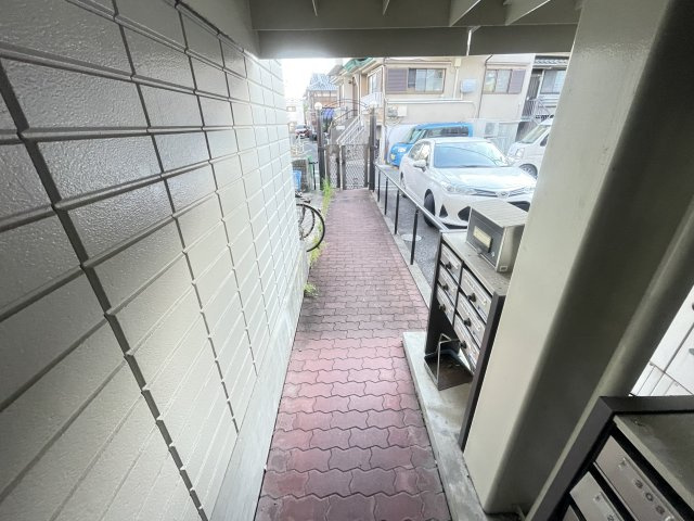 寝屋川市池田本町のアパートのエントランス