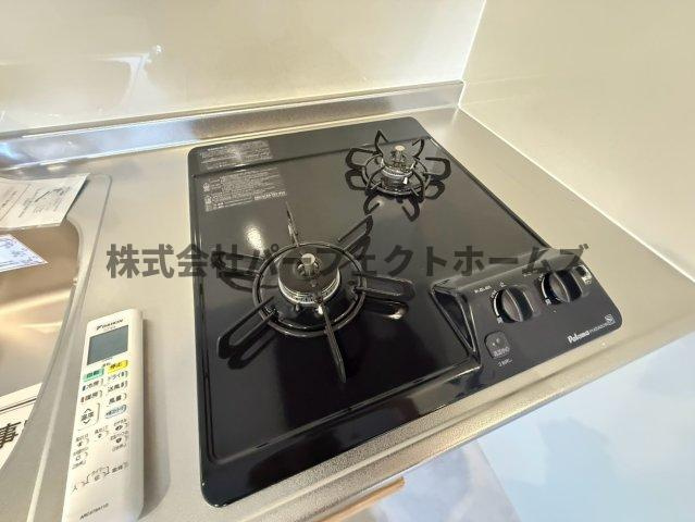 ガレージハウス【Hajime】高宮ベースのキッチン|コンパクトなキッチンで掃除もラクラク