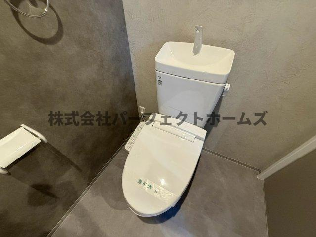 ガレージハウス【Hajime】高宮ベースのトイレ|落ち着いた色調のトイレです