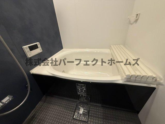 ガレージハウス【Hajime】高宮ベースの浴室|落ち着いた空間のお風呂です