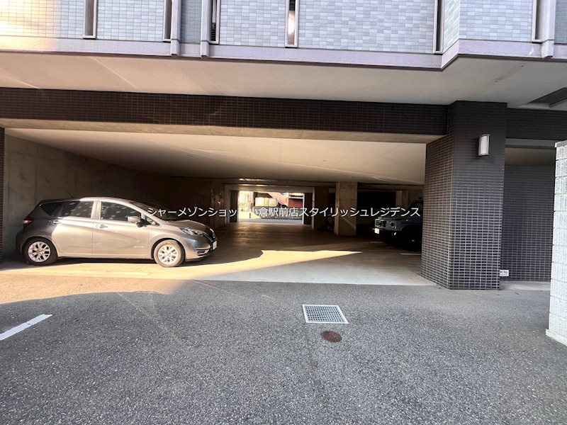 フェリシエ京町の駐車場