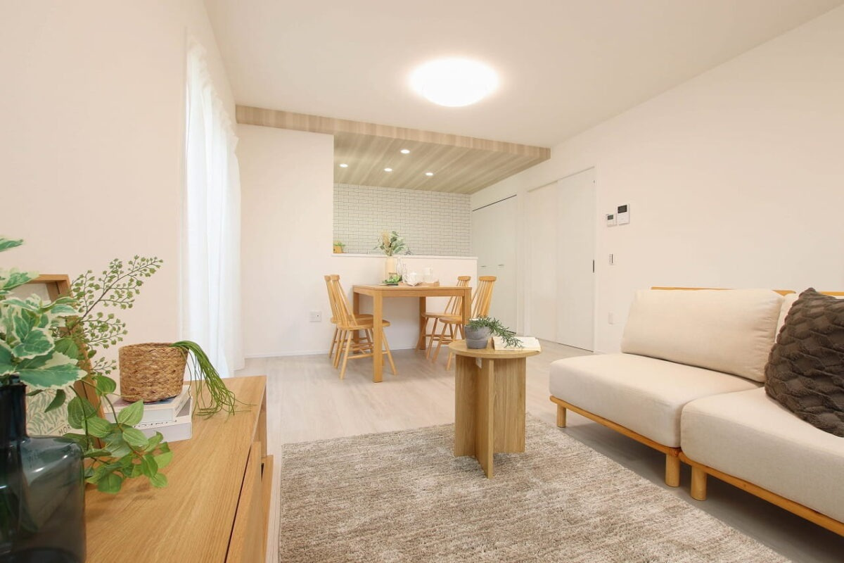 呉市音戸町波多見５丁目　新築一戸建ての居間・リビング