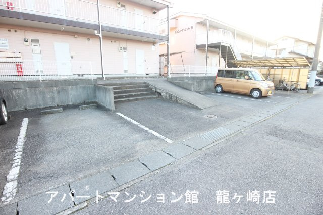 ピュア・デュエットＢの駐車場