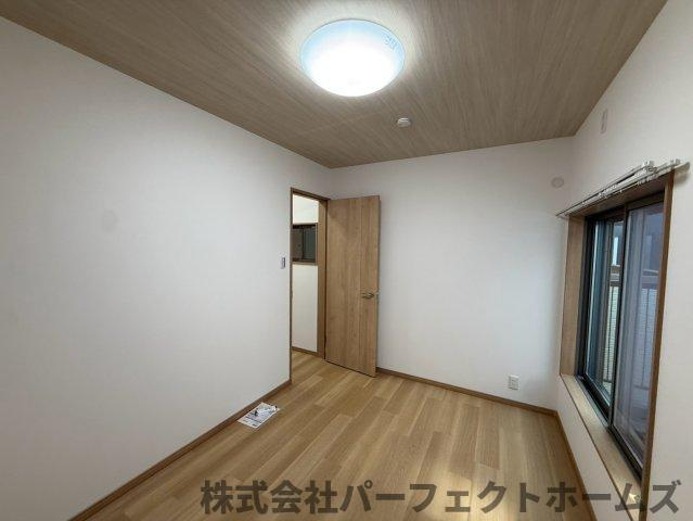 緑町戸建の洋室|広々とした洋室です