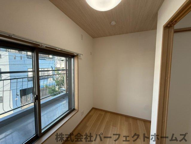 緑町戸建の洋室|落ち着いた色調の洋室です