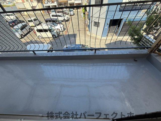 緑町戸建のバルコニー|お洗濯にも便利なバルコニー付き