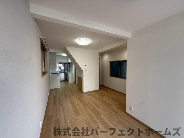 緑町戸建の居間・リビング|こちらの居間で趣味の時間をお楽しみください