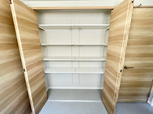 田寺東4丁目中古戸建て（8-7）の収納|洗面所には可動式の収納が付いております！