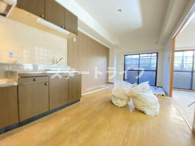 大阪市東淀川区淡路２丁目の賃貸マンションの居間・リビング