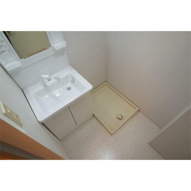 皆川マンション の独立洗面台