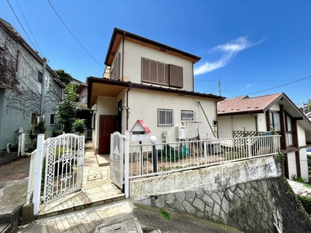【構造・工法・仕様】 | 「構造」は建物を支える骨組みで、「工法」は構造を組み立てる方法をいい、構造や工法によって建物のデザインや強度、断熱性などに違いがあります。