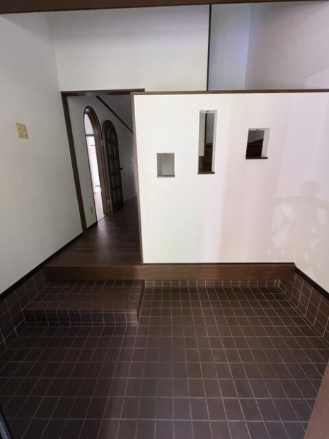 大北山原谷乾町　中古戸建の玄関