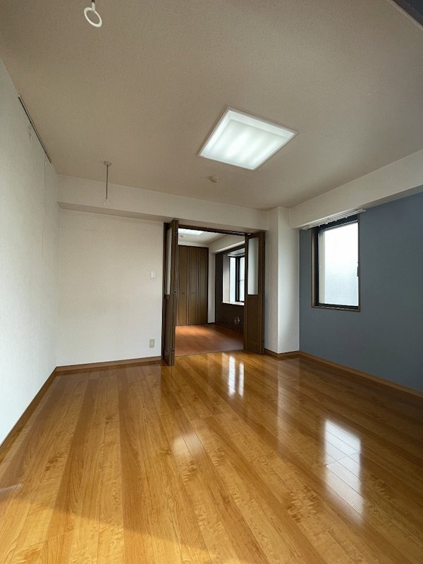 アールグレイ の寝室|こちらの居間で趣味の時間をお楽しみください