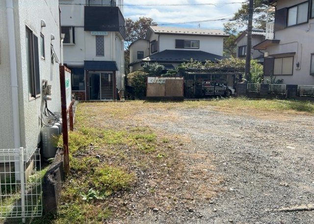 【外観】 | 又野売地 | 土地を買う際、住む地域の自治体や福祉の補助制度にも注目してみましょう。子供や老人の医療補助やゴミ出しのルールなど、自治体によってルールに大きな違いがあるため、暮らしやすい土地で判断するとよいでしょう。