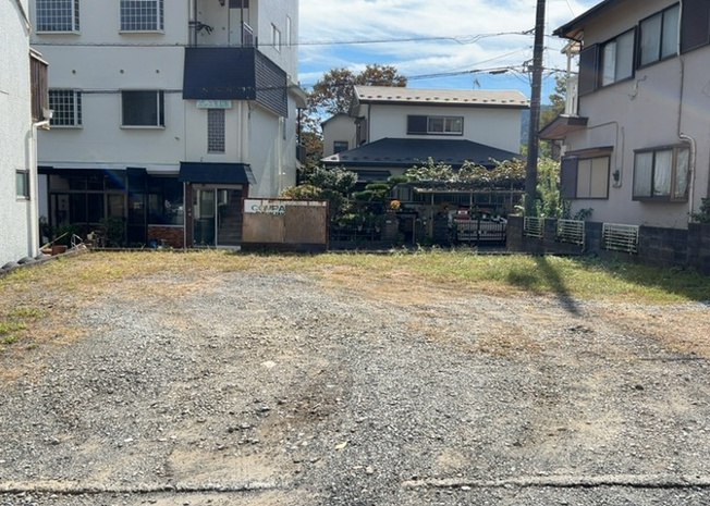 【外観】 | 又野売地 | 現地に行くなら、物件の周囲の地形がどうなっているかを見ることも大切です。周辺より低くなっている土地では、大雨などで水が集まりやすいため、地盤が弱くなっているということも考えられるため、注意が必要です。
