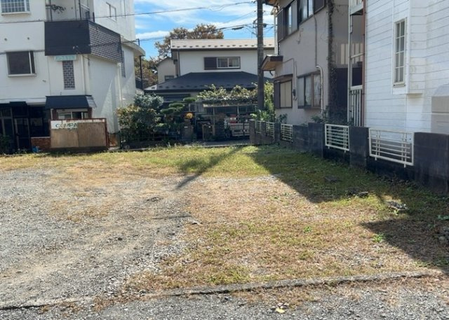 【外観】 | 又野売地 | 物件の詳細については、現地を見てわかること以外に、役所や法務局などで調べないとわからないことがあります。そのため、現地に行く場合は、もしこの物件を買ったらどのような生活ができるかをイメージしましょう。