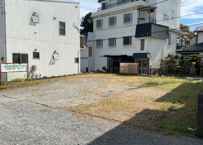 【外観】 | 又野売地 | 土地購入を検討されている場合、境界杭がない状態で購入してしまうと境界確定測量をする必要があり、費用がかかります。購入の前に、売主、隣土地所有者立ち合いのもと境界を確定し境界杭を設置するのがベストです。