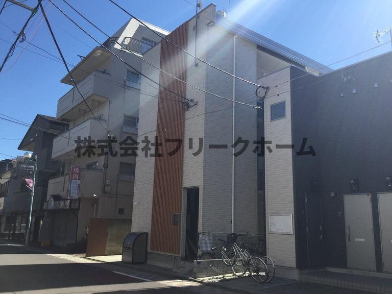 リブリ・エルカーサの外観