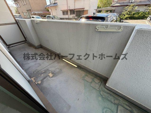 メナール香里園のバルコニー|お洗濯にも便利なバルコニー付き