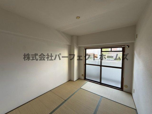 メナール香里園の和室|明るい和室です