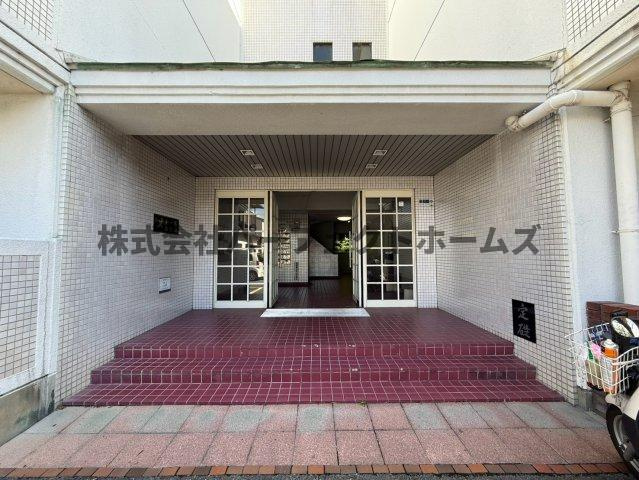 メナール香里園のエントランス|毎日通るエントランスはこのようになっています