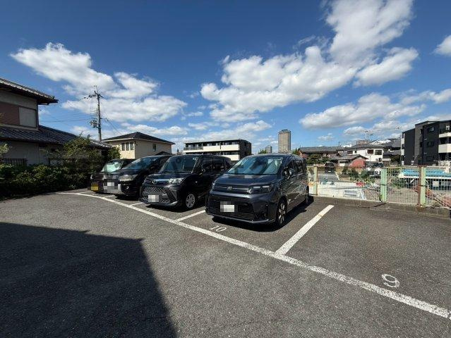 メナール香里園の駐車場|駐車場に車を止められます