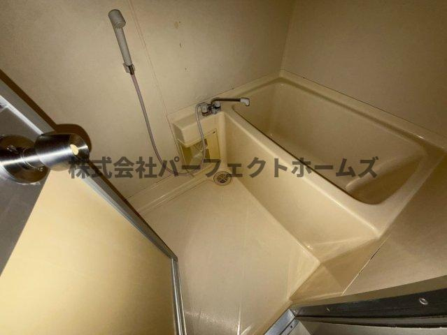 メナール香里園の浴室|コンパクトで使いやすいお風呂です